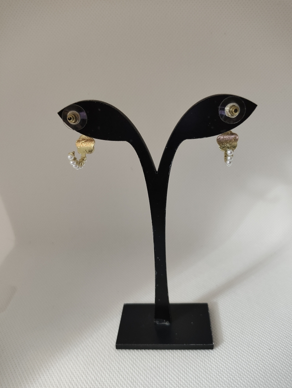 Elegant Black and Gold Camilla Flower  Earrings With Faux Pearl Accents - Picture 3 of 6